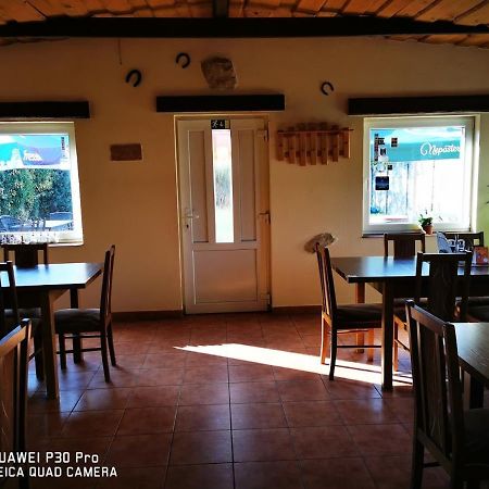 Restaurace A Penzion U Jessyho Perná Dış mekan fotoğraf