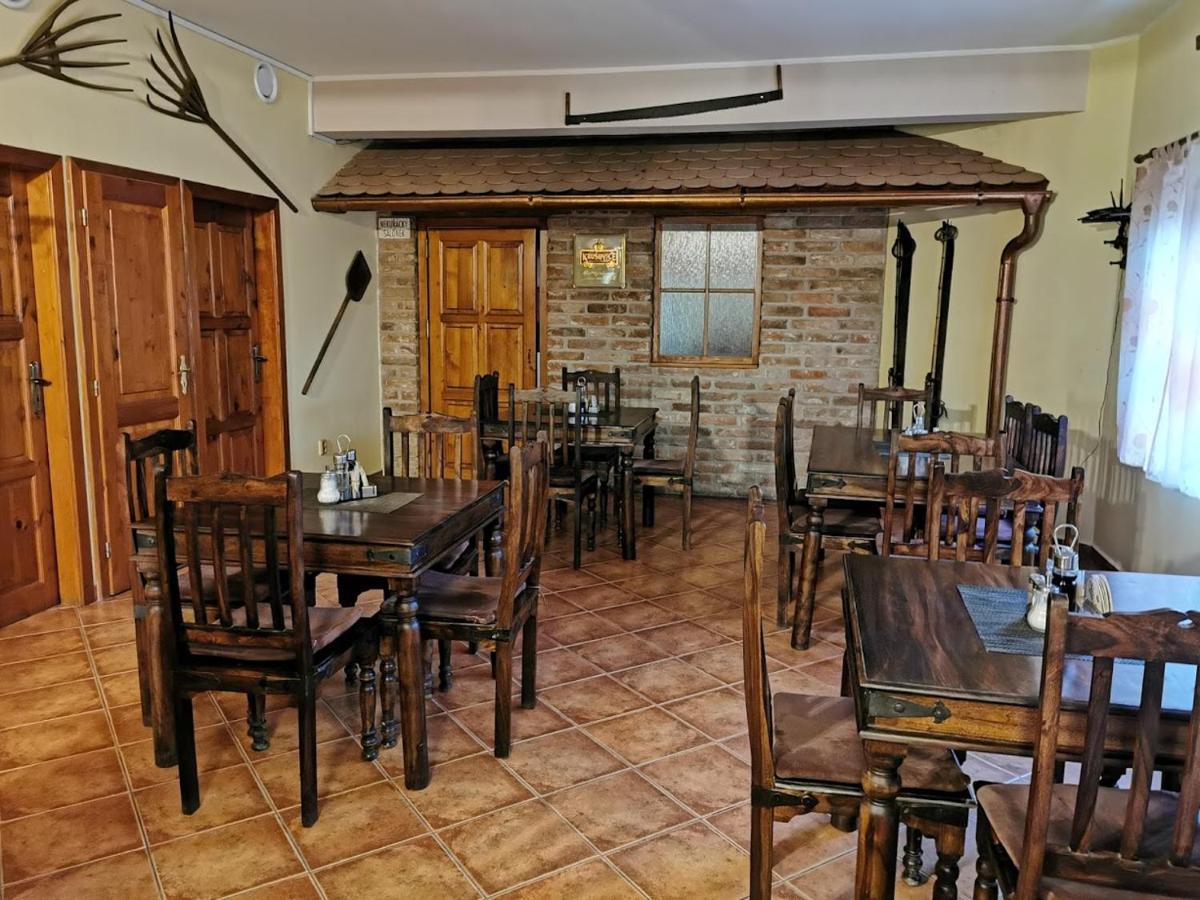 Restaurace A Penzion U Jessyho Perná Dış mekan fotoğraf