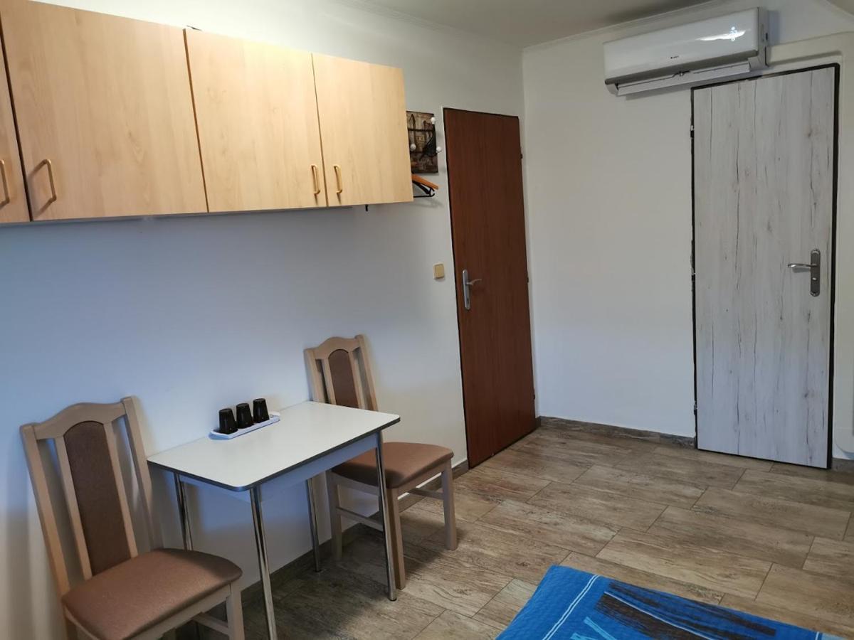 Restaurace A Penzion U Jessyho Perná Dış mekan fotoğraf