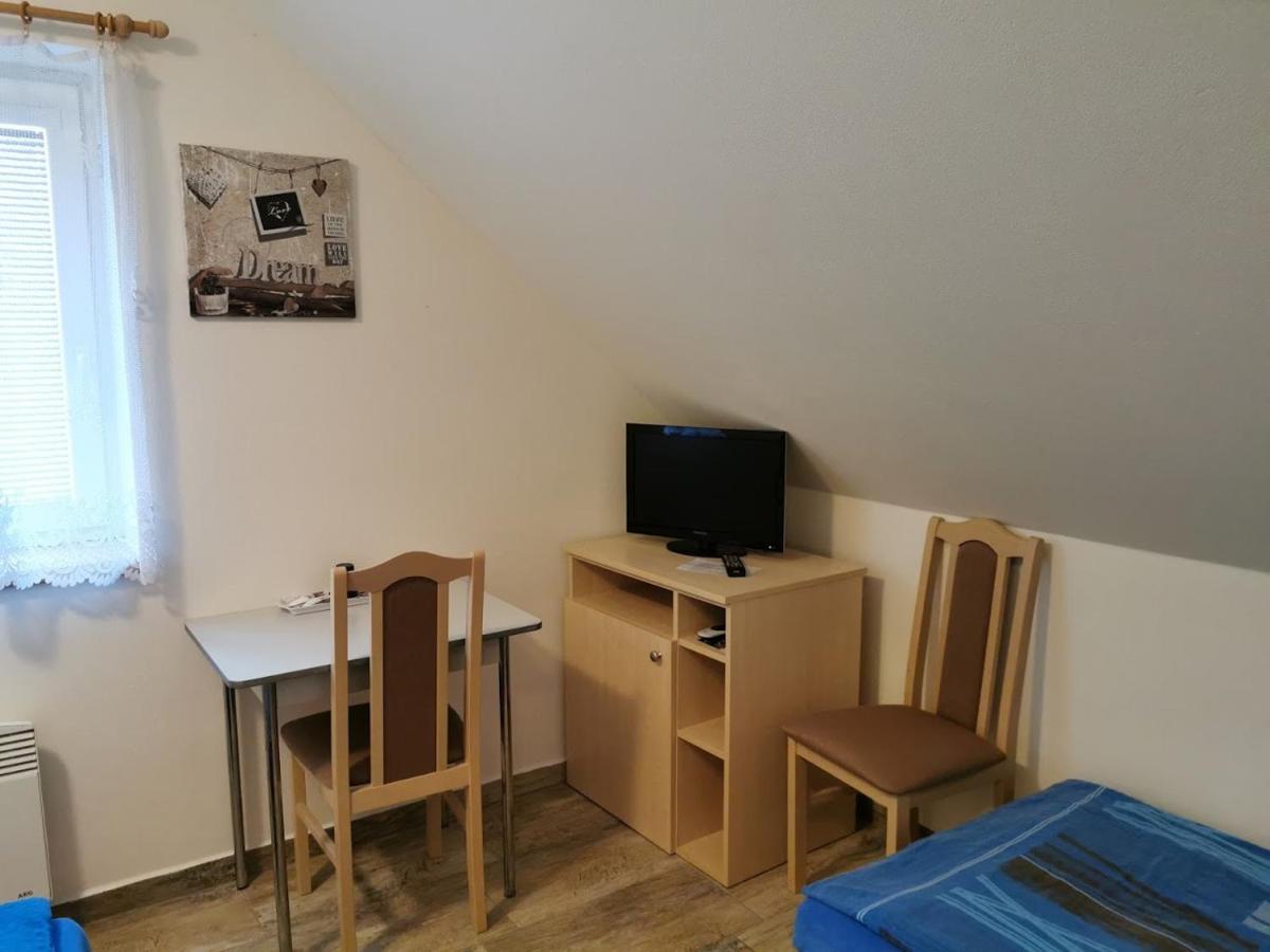 Restaurace A Penzion U Jessyho Perná Dış mekan fotoğraf