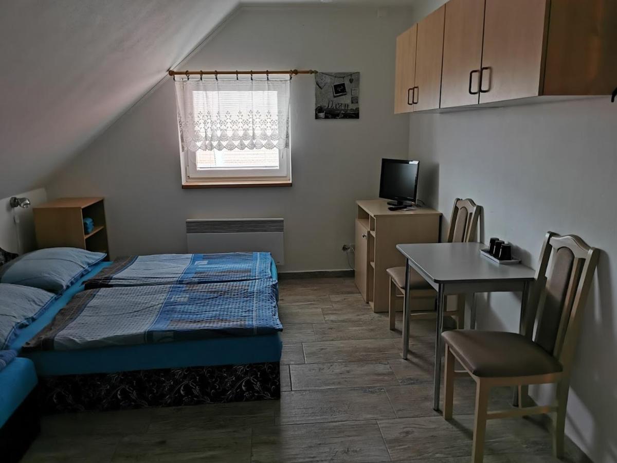 Restaurace A Penzion U Jessyho Perná Dış mekan fotoğraf